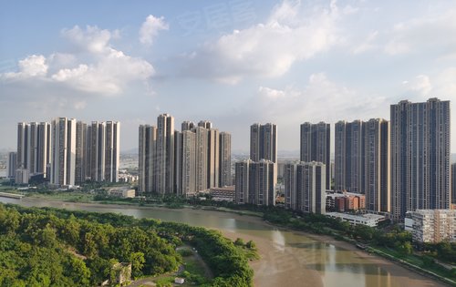 亚运城天逸实体景观:亲临砺江水道,楼下即滨江公园,远眺大小浮莲山