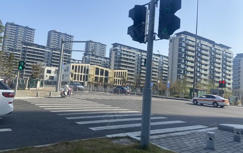 保利·天悦(三期)动态:保利天悦一期实景灰色立面-宁波安居客