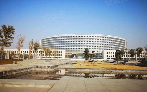 图 即将竣工的"六两河大桥"图 东津商务大楼