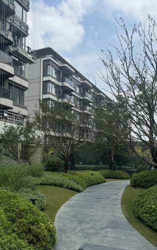 华润置地虹桥润璟动态:11号楼外立面基本呈现了-上海安居客