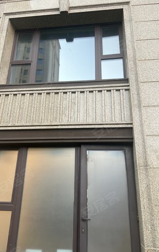 小区外立面展示石材与真石漆