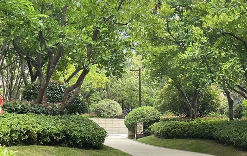 龙湖五维景观之一生态由五重景观形成虽由人作宛自天开的园区场景