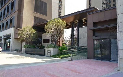 保利香槟苑小区大门