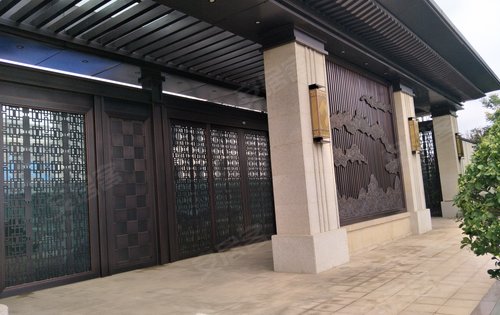 新中式工地大门,实景拍摄.售楼处案场全程接送,全天在线,可随时咨询