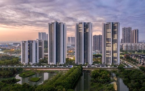 中海左岸澜庭在这国际大都市有一盏灯为你而留欢迎光临品鉴