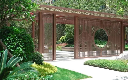 锦绣御园外观整体,小区内设儿童游乐场,休闲连廊