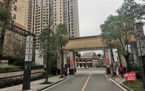 大汉新城二期三期壮观大门口