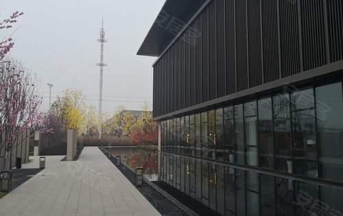 虞城建业山水湖城湖居体验中心的景观示范区19年12月拍摄