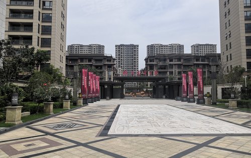 南湖公馆动态:南湖公馆小区南大门-商丘安居客