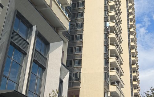 小区楼栋外观已经达到了交付标准