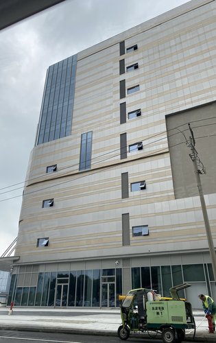 大悦澜庭动态:绿地中央广场外立面即将成型,仅距离小区1公里哦-苏州
