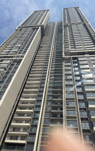 亚运城天珑one工地现场,已经完成全面封顶,已开放实体样板房,看房可