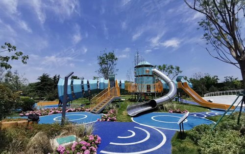 规划从来不是说说青岛首座小宇宙主题公园金玉府业主家门口的儿童乐园
