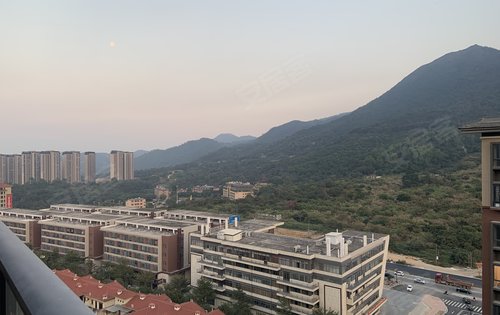 普宁星河明珠湾动态:二期顶复,两梯两户215平,楼下即是人行出入口