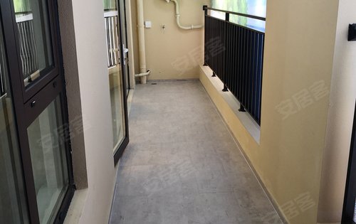 世茂公园美地8层电梯洋房156平样板间