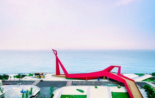 融创维多利亚湾海边景色飞翔的鸥