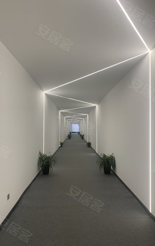 去样板间路上的看房通道简约大气的线条灯设计点赞
