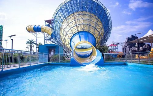 小区附近的西河水上乐园正式开放了愉快的夏天正式起航