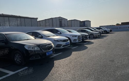 天安象屿西江悦售楼处门口的停车位欢迎大家过来参观