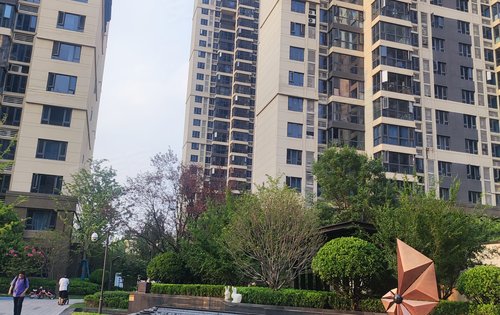 保利文化广场一期尚园目前小区内的实际景观效果和楼栋外观
