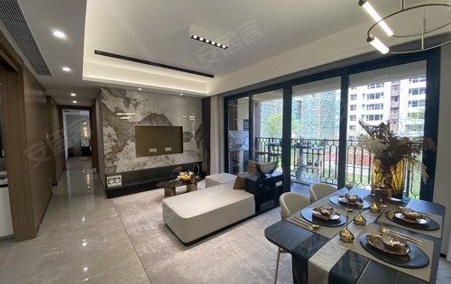 金地自在城(金地峯境)动态:金地自在城三期dk25领峯低密组团,小区实拍样板间,横厅设计,在销售90平,3室2厅2卫...-重庆安居客