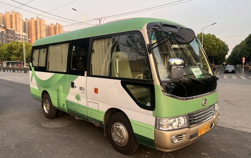 中建虹溪璟庭为业主配备了专属的社区巴士提供更多的出现选择解决业主