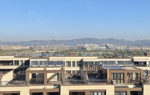 六层低密湖居洋房享受湖的配套