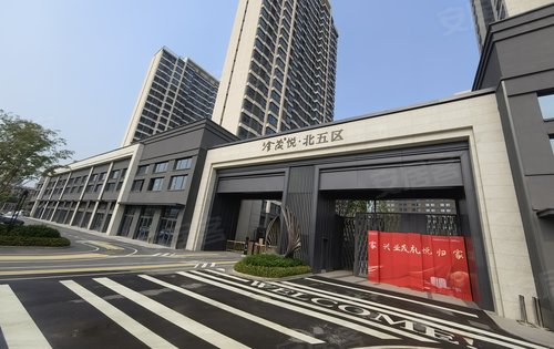 中欧国际城动态:金茂悦北五区大门口!-青岛安居客