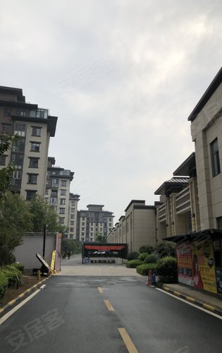 小区里看着就很上档次噢