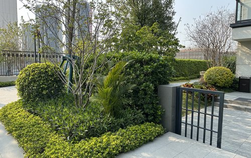 龙湖五重园林景观走在小区里非常舒适