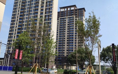 路劲时代城小区入户大门偶遇一看房小哥哥