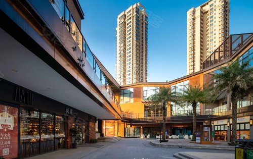 5万㎡华发自持商业,华发世纪城新天地商业街同运营团队管理,高标准严