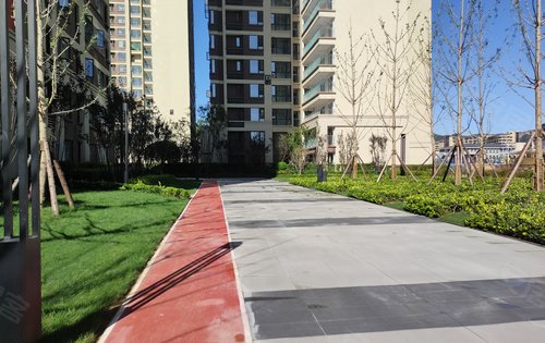 东原朗阅小区实景图绿化率30小区环境优美楼间距宽设施齐全
