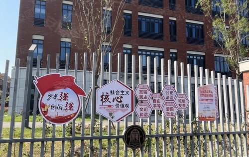 北龍湖瑞府動態:小區離清華附中1公里,從幼兒園,小學,中學,到高中