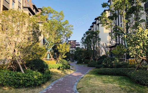 永威逸阳溪畔实景拍摄环境优美