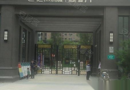 位于世纪大道主干道，环境优美，配置西工大附幼儿园，小学至高中