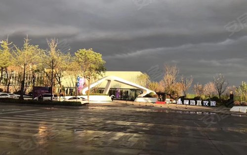 绿地不夜城空中墅动态:乌云密布下的铜川有了不夜之城,再也不怕黑了.