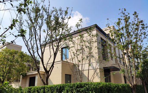 金臣颐墅续销中,新英式现代风格,150平户型,地上两层 阁楼,地下两层