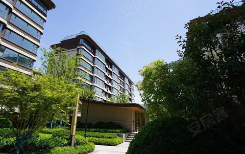 中海臻园府建设实景在售140180200220平考虑联系我带您看房有优惠