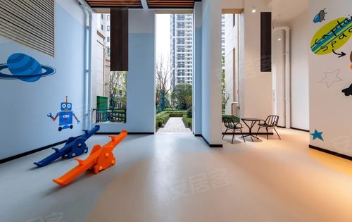 融创打造的架空层,让业主在自家楼下享受更好的社区配套服务