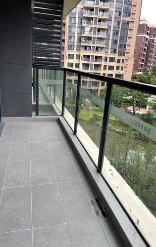 超大阳台设计,所有景观尽收眼底.