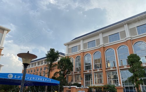 离我们不远的仰天湖桂花坪小学好想再回到童年去这里感受一下学生时代