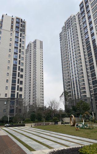 紫麒府动态:紫麒府实景交付,小区一角展示-南京安居客