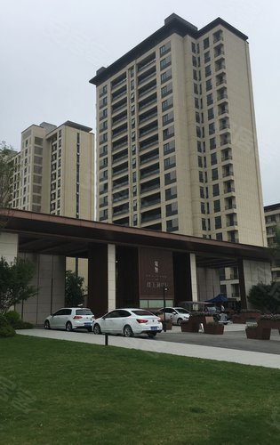 璞玉澜岸花园售楼处销售进行中