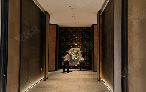 金地嘉峯汇售楼部现场