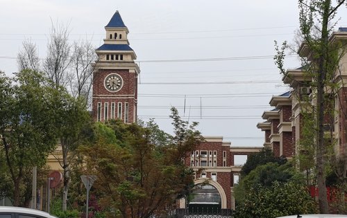 距离项目不远的大同瑞致小学48个班级