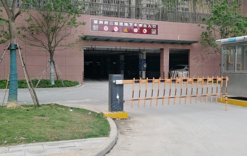 二期地下车库入口社区配套停车位澳海望洲府楼盘点评(1571)89在线