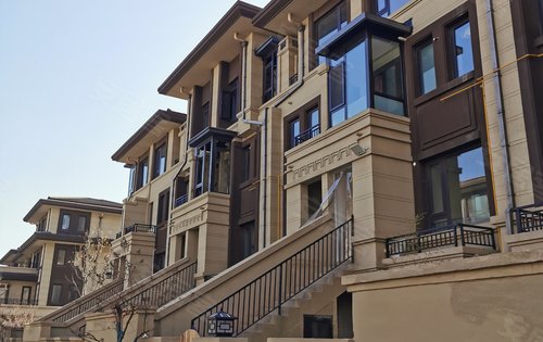 孔雀城开发区玺园入住小高层别墅社区外立面绿化实拍 高层均价8000