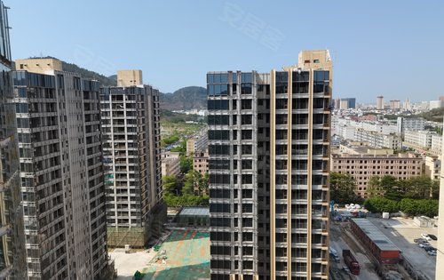 君成世界湾梧桐树广场