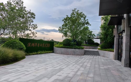 小区大门外围景色